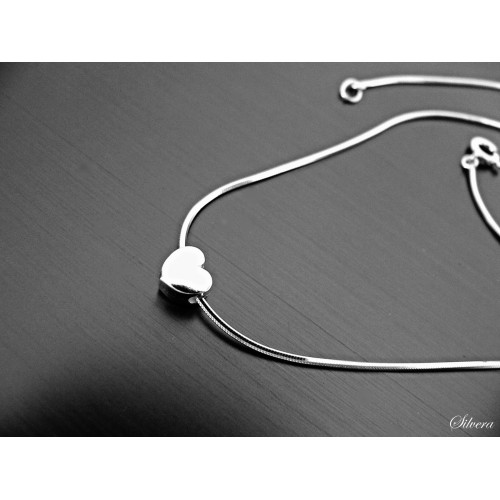 Stříbrný náhrdelník  provlečeným srdcem, Tiny Heart snake